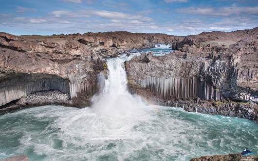10 Lesser Known (But Equally as Beautiful) Waterfalls in Iceland 10 Lesser Known (But Equally as Beautiful) Waterfalls in Iceland