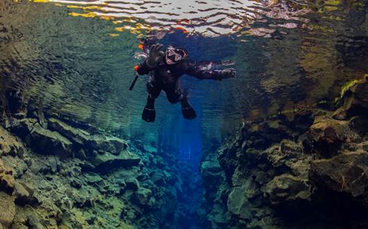 Snorkeling in Silfra: Everything You Need To Know Snorkeling in Silfra: Everything You Need To Know